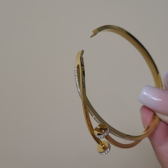 Gold Rhinestone Bracelet - Picture 6 of 6